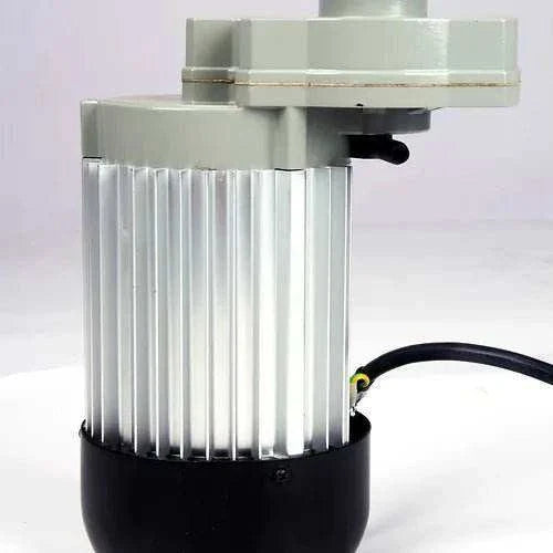 High-power 700W brush motor for RT50AC floor scrubber with 115V, 170 RPM speed, and IP20 protection rating